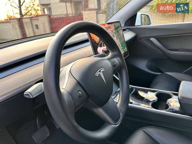 Белый Тесла Model Y, объемом двигателя 0 л и пробегом 116 тыс. км за 21700 $, фото 1 на Automoto.ua