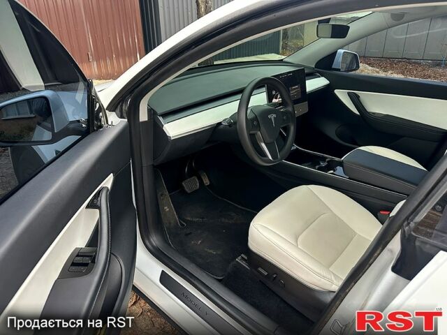 Белый Тесла Model Y, объемом двигателя 0 л и пробегом 0 тыс. км за 23500 $, фото 5 на Automoto.ua