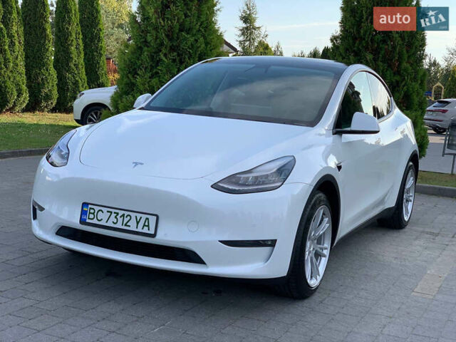 Белый Тесла Model Y, объемом двигателя 0 л и пробегом 35 тыс. км за 26500 $, фото 1 на Automoto.ua