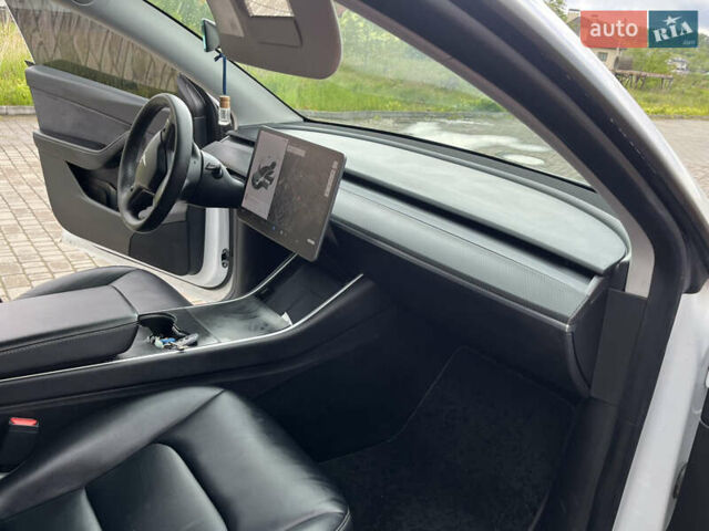 Белый Тесла Model Y, объемом двигателя 0 л и пробегом 74 тыс. км за 24000 $, фото 4 на Automoto.ua