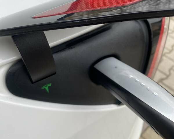 Білий Тесла Model Y, об'ємом двигуна 0 л та пробігом 21 тис. км за 19000 $, фото 5 на Automoto.ua