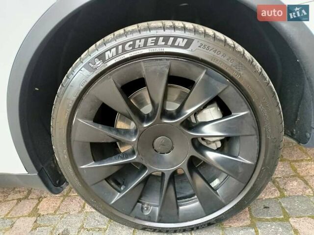 Білий Тесла Model Y, об'ємом двигуна 0 л та пробігом 65 тис. км за 28000 $, фото 13 на Automoto.ua