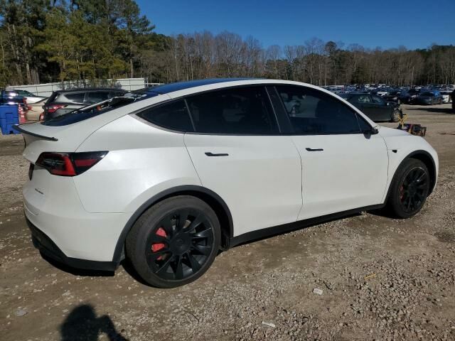 Белый Тесла Model Y, объемом двигателя 0 л и пробегом 131 тыс. км за 18300 $, фото 5 на Automoto.ua