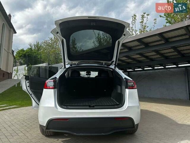 Белый Тесла Model Y, объемом двигателя 0 л и пробегом 71 тыс. км за 25000 $, фото 5 на Automoto.ua