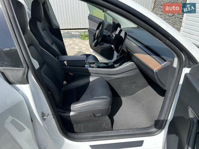 Белый Тесла Model Y, объемом двигателя 0 л и пробегом 108 тыс. км за 22800 $, фото 11 на Automoto.ua