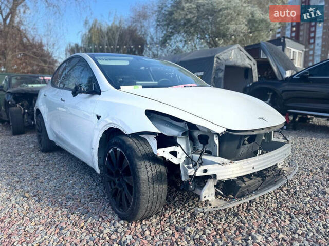 Білий Тесла Model Y, об'ємом двигуна 0 л та пробігом 70 тис. км за 14300 $, фото 2 на Automoto.ua