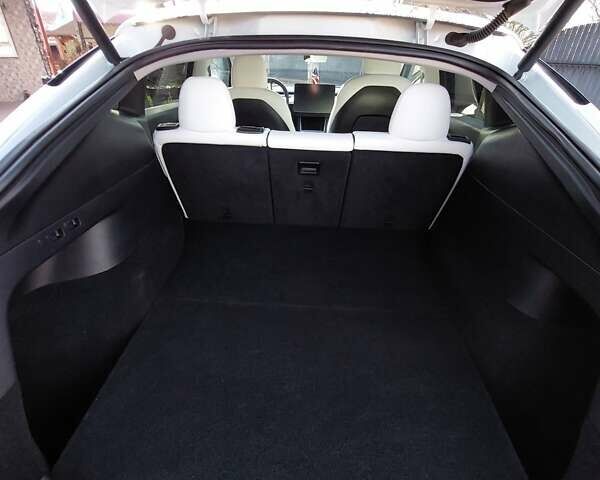 Белый Тесла Model Y, объемом двигателя 0 л и пробегом 113 тыс. км за 24700 $, фото 77 на Automoto.ua