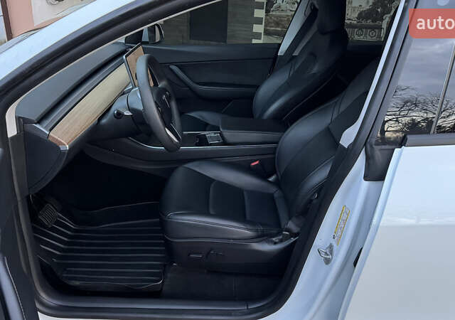 Білий Тесла Model Y, об'ємом двигуна 0 л та пробігом 187 тис. км за 18900 $, фото 18 на Automoto.ua