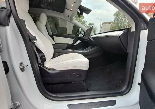 Білий Тесла Model Y, об'ємом двигуна 0 л та пробігом 84 тис. км за 21900 $, фото 17 на Automoto.ua