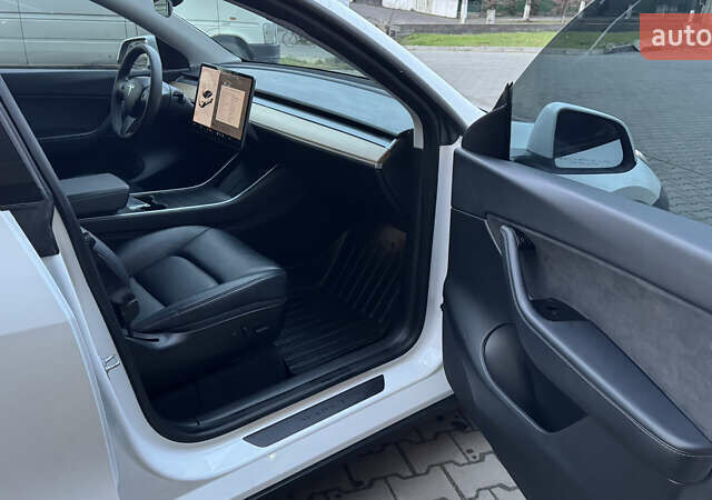 Білий Тесла Model Y, об'ємом двигуна 0 л та пробігом 187 тис. км за 18900 $, фото 25 на Automoto.ua