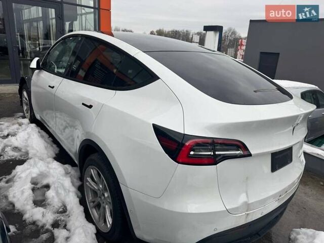Белый Тесла Model Y, объемом двигателя 0 л и пробегом 98 тыс. км за 15000 $, фото 2 на Automoto.ua