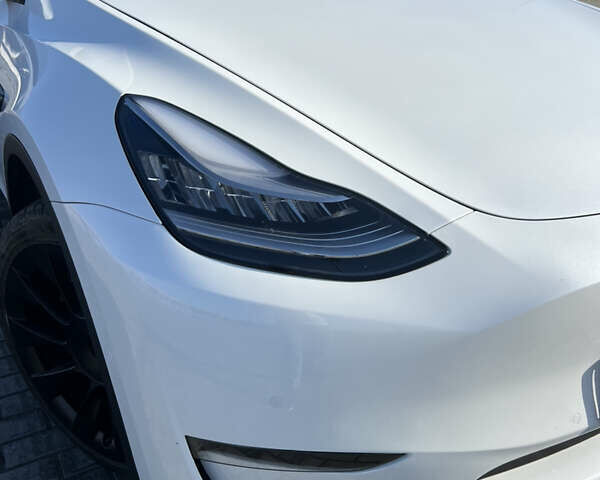 Белый Тесла Model Y, объемом двигателя 0 л и пробегом 19 тыс. км за 33000 $, фото 3 на Automoto.ua