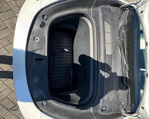 Білий Тесла Model Y, об'ємом двигуна 0 л та пробігом 123 тис. км за 15700 $, фото 28 на Automoto.ua