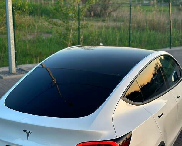 Білий Тесла Model Y, об'ємом двигуна 0 л та пробігом 40 тис. км за 27700 $, фото 11 на Automoto.ua
