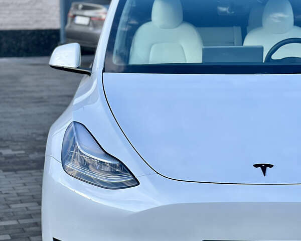 Белый Тесла Model Y, объемом двигателя 0 л и пробегом 57 тыс. км за 28500 $, фото 1 на Automoto.ua