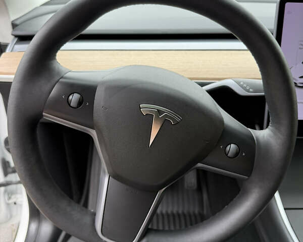 Белый Тесла Model Y, объемом двигателя 0 л и пробегом 98 тыс. км за 23900 $, фото 16 на Automoto.ua