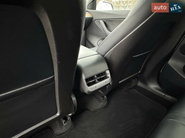 Белый Тесла Model Y, объемом двигателя 0 л и пробегом 77 тыс. км за 25000 $, фото 23 на Automoto.ua