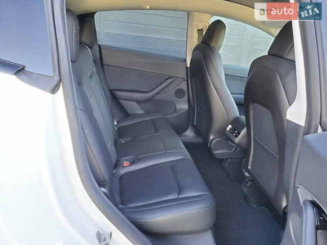 Белый Тесла Model Y, объемом двигателя 0 л и пробегом 9 тыс. км за 33333 $, фото 41 на Automoto.ua