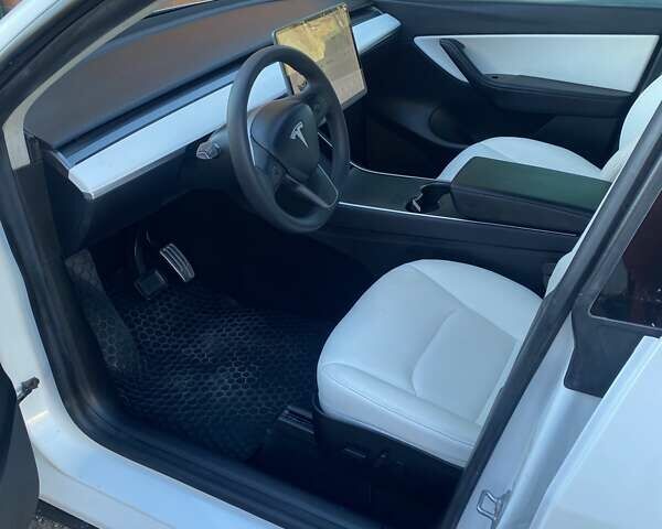Белый Тесла Model Y, объемом двигателя 0 л и пробегом 21 тыс. км за 19500 $, фото 8 на Automoto.ua