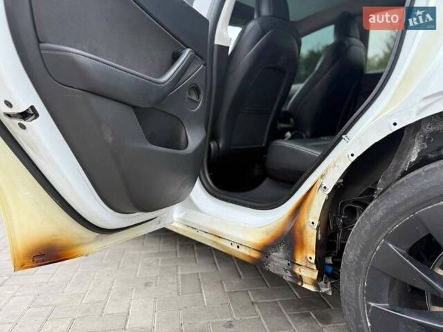 Білий Тесла Model Y, об'ємом двигуна 0 л та пробігом 117 тис. км за 17800 $, фото 17 на Automoto.ua