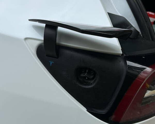 Белый Тесла Model Y, объемом двигателя 0 л и пробегом 86 тыс. км за 27000 $, фото 12 на Automoto.ua
