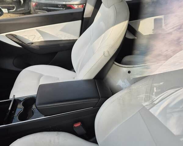 Белый Тесла Model Y, объемом двигателя 0 л и пробегом 185 тыс. км за 16900 $, фото 3 на Automoto.ua