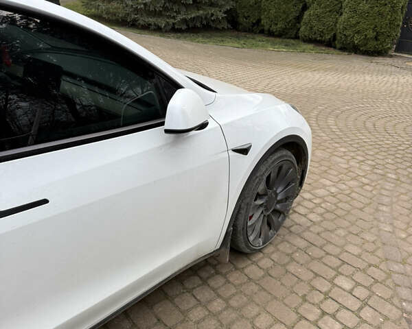 Белый Тесла Model Y, объемом двигателя 0 л и пробегом 176 тыс. км за 20500 $, фото 7 на Automoto.ua