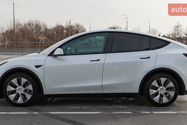 Белый Тесла Model Y, объемом двигателя 0 л и пробегом 17 тыс. км за 53900 $, фото 3 на Automoto.ua