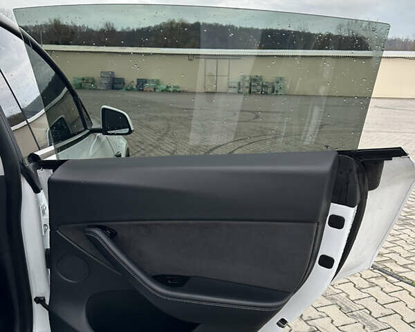 Белый Тесла Model Y, объемом двигателя 0 л и пробегом 85 тыс. км за 22000 $, фото 13 на Automoto.ua