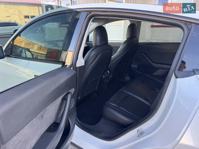 Белый Тесла Model Y, объемом двигателя 0 л и пробегом 110 тыс. км за 21500 $, фото 31 на Automoto.ua