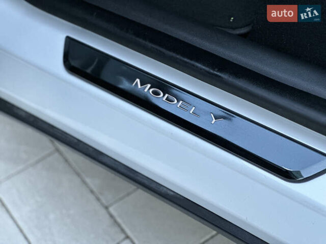 Белый Тесла Model Y, объемом двигателя 0 л и пробегом 118 тыс. км за 21700 $, фото 43 на Automoto.ua