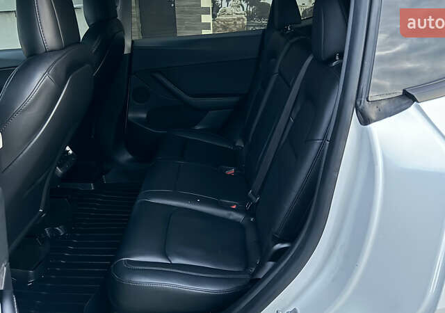 Білий Тесла Model Y, об'ємом двигуна 0 л та пробігом 187 тис. км за 18900 $, фото 32 на Automoto.ua