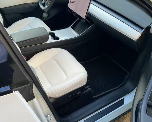 Белый Тесла Model Y, объемом двигателя 0 л и пробегом 49 тыс. км за 22500 $, фото 7 на Automoto.ua