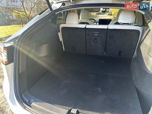 Белый Тесла Model Y, объемом двигателя 0 л и пробегом 71 тыс. км за 23400 $, фото 13 на Automoto.ua