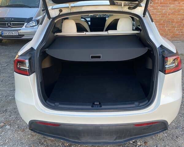 Белый Тесла Model Y, объемом двигателя 0 л и пробегом 21 тыс. км за 19500 $, фото 24 на Automoto.ua