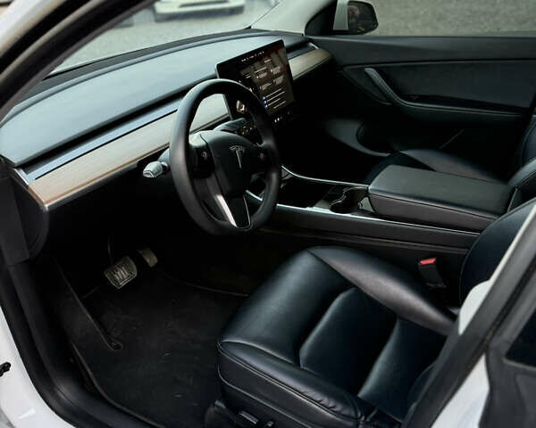 Білий Тесла Model Y, об'ємом двигуна 0 л та пробігом 100 тис. км за 21499 $, фото 8 на Automoto.ua
