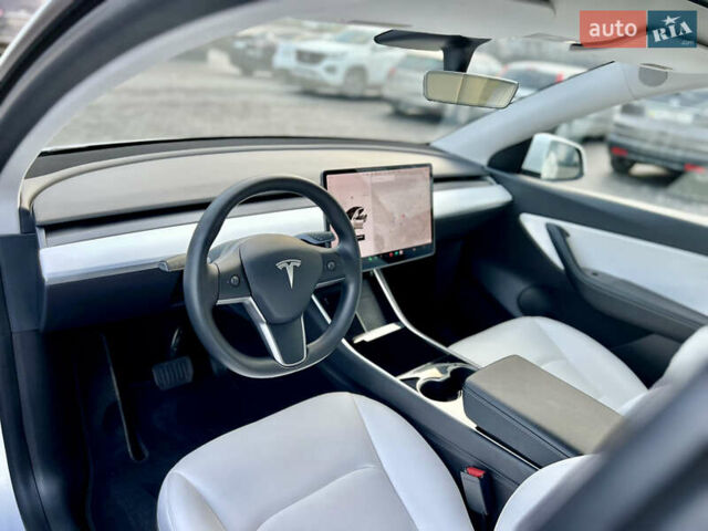 Белый Тесла Model Y, объемом двигателя 0 л и пробегом 57 тыс. км за 28500 $, фото 25 на Automoto.ua
