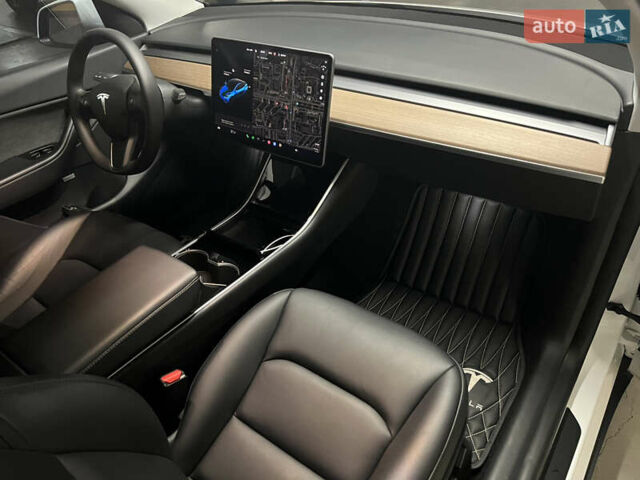Белый Тесла Model Y, объемом двигателя 0 л и пробегом 37 тыс. км за 25500 $, фото 10 на Automoto.ua