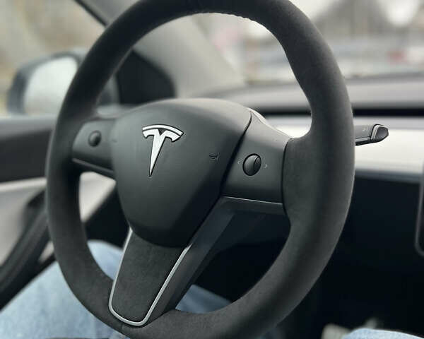 Белый Тесла Model Y, объемом двигателя 0 л и пробегом 62 тыс. км за 30000 $, фото 2 на Automoto.ua