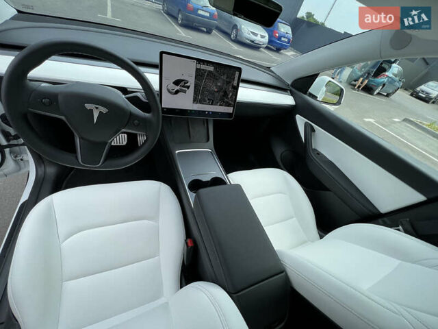 Белый Тесла Model Y, объемом двигателя 0 л и пробегом 23 тыс. км за 44000 $, фото 16 на Automoto.ua