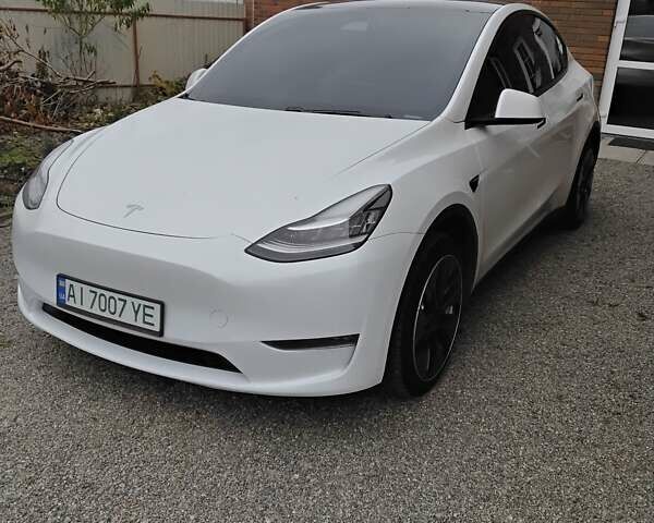 Белый Тесла Model Y, объемом двигателя 0 л и пробегом 67 тыс. км за 19999 $, фото 3 на Automoto.ua