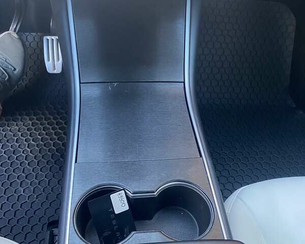 Белый Тесла Model Y, объемом двигателя 0 л и пробегом 21 тыс. км за 19500 $, фото 5 на Automoto.ua