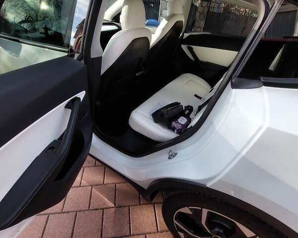 Белый Тесла Model Y, объемом двигателя 0 л и пробегом 113 тыс. км за 24700 $, фото 79 на Automoto.ua