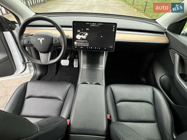Белый Тесла Model Y, объемом двигателя 0 л и пробегом 77 тыс. км за 25000 $, фото 18 на Automoto.ua