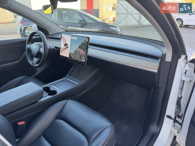 Белый Тесла Model Y, объемом двигателя 0 л и пробегом 110 тыс. км за 21500 $, фото 28 на Automoto.ua