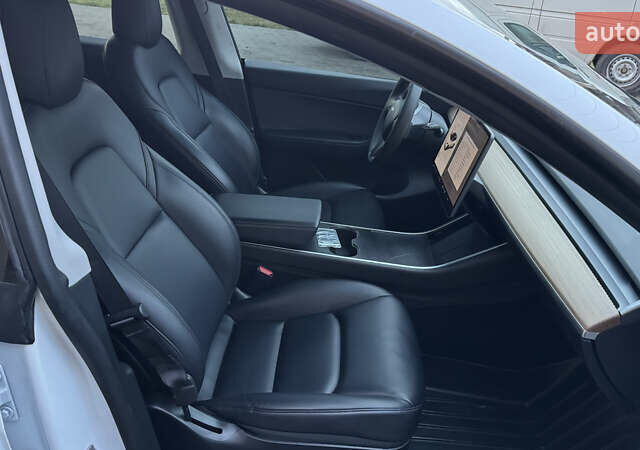 Білий Тесла Model Y, об'ємом двигуна 0 л та пробігом 187 тис. км за 18900 $, фото 28 на Automoto.ua