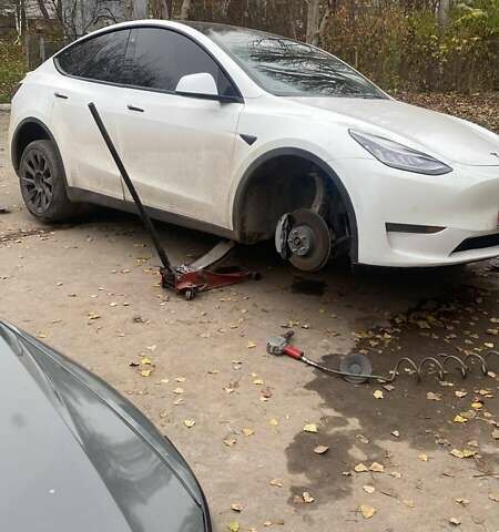 Білий Тесла Model Y, об'ємом двигуна 0 л та пробігом 21 тис. км за 19000 $, фото 69 на Automoto.ua