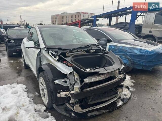 Белый Тесла Model Y, объемом двигателя 0 л и пробегом 98 тыс. км за 15000 $, фото 1 на Automoto.ua