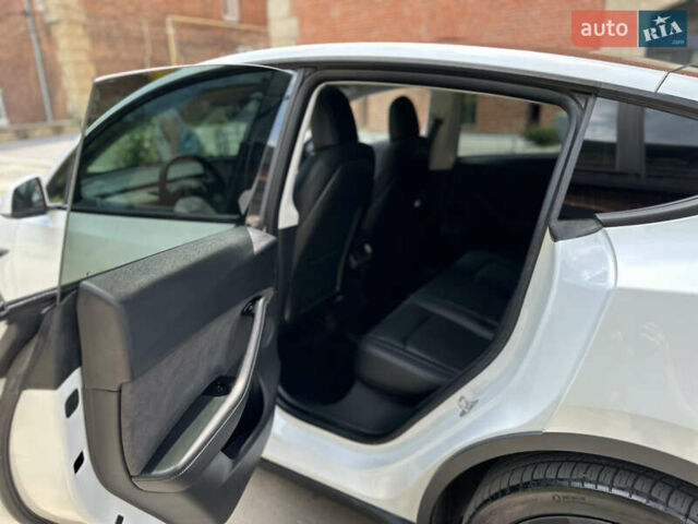 Белый Тесла Model Y, объемом двигателя 0 л и пробегом 53 тыс. км за 23500 $, фото 42 на Automoto.ua