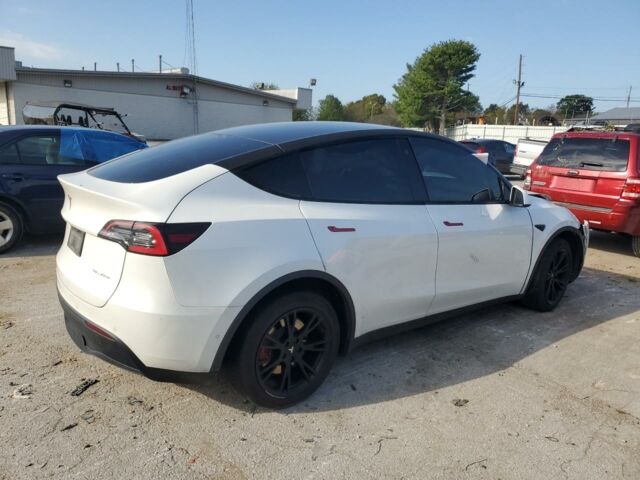 Белый Тесла Model Y, объемом двигателя 0 л и пробегом 138 тыс. км за 13800 $, фото 5 на Automoto.ua